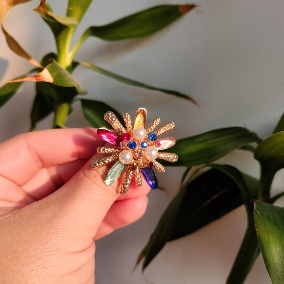 Rainbow Cocktail Daisy Ring - Picture 5 of 17